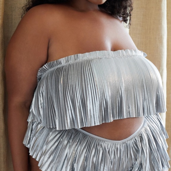 Savage X Fenty Tops - NWT 🛍 Savage X Fenty Pleated Lamé Bandeau Bralette 3X